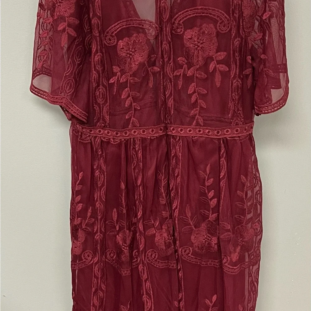 Elegant Deep Red Lace Midi Dress - Picture 6 of 9